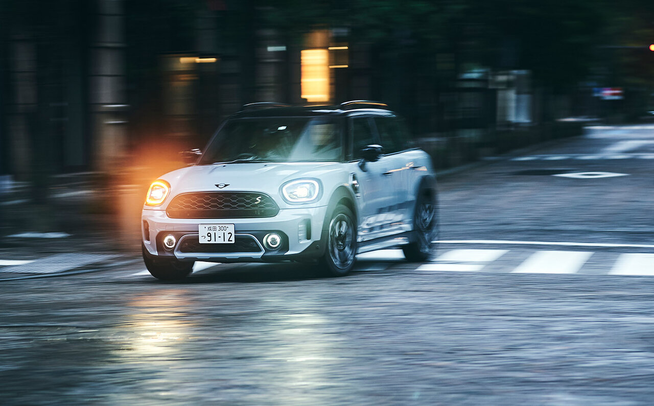 モータージャーナリスト 小沢コージが語る、MINI CROSSOVER PHEVの魅力｜MINI