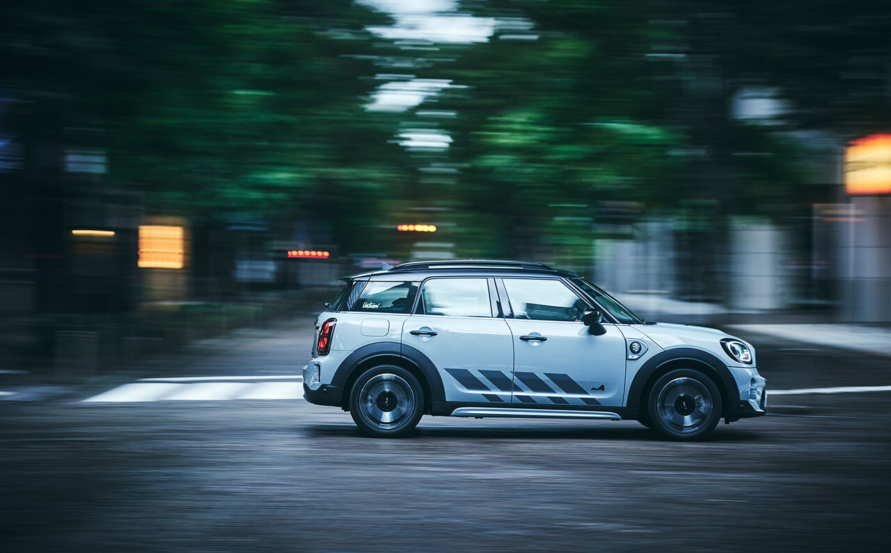 モータージャーナリスト 小沢コージが語る、MINI CROSSOVER PHEVの魅力｜MINI