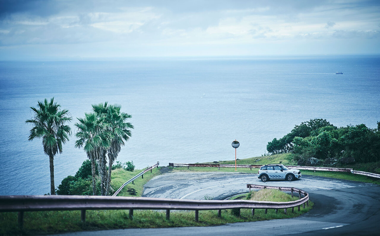 モータージャーナリスト 小沢コージが語る、MINI CROSSOVER PHEVの魅力｜MINI