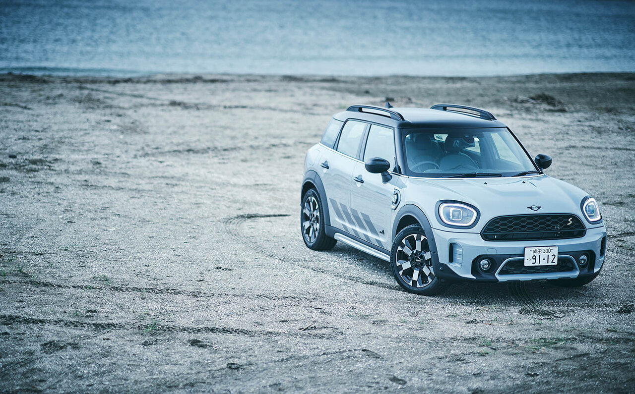 モータージャーナリスト 小沢コージが語る、MINI CROSSOVER PHEVの魅力｜MINI