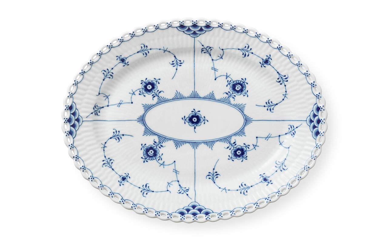 精緻な手描きが光る逸品。壮観なコレクションとともに2023年の食卓を｜Royal Copenhagen 