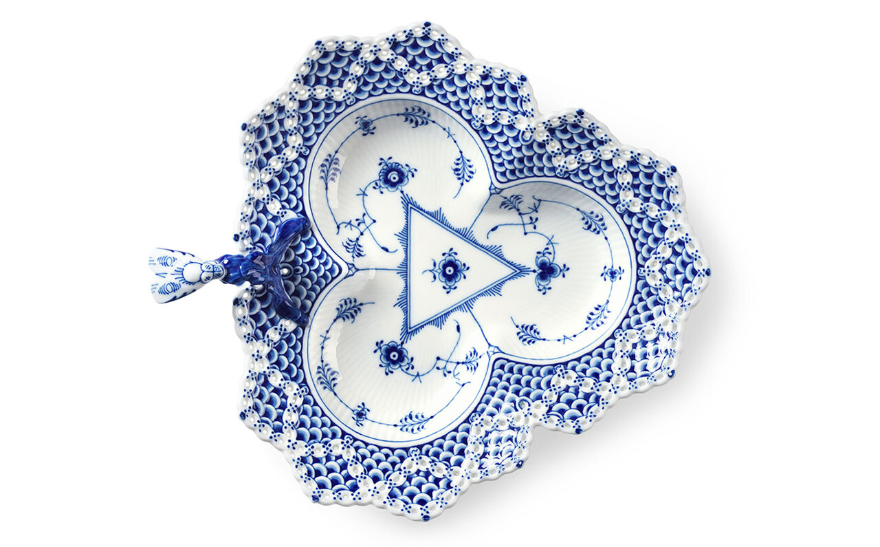精緻な手描きが光る逸品。壮観なコレクションとともに2023年の食卓を｜Royal Copenhagen 