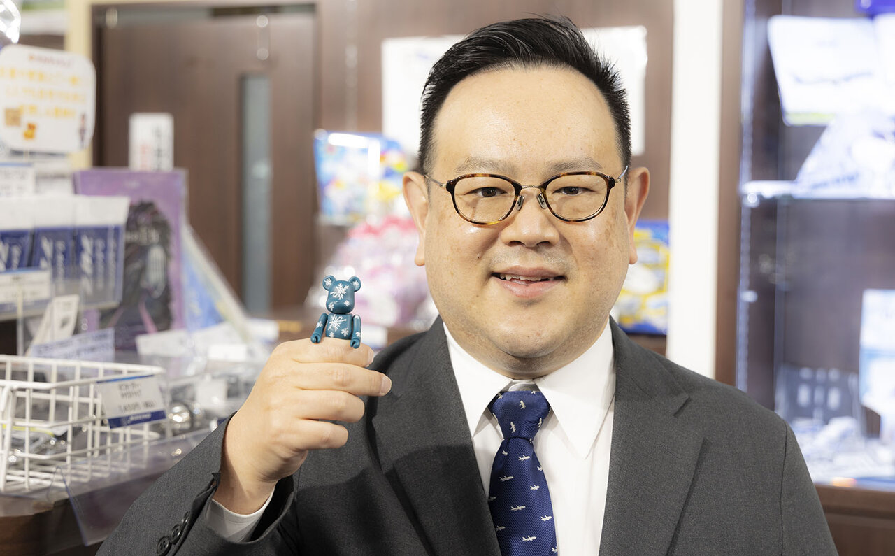 伝統あるパッケージをモチーフにした「白い恋人 × BE@RBRICK 雪の結晶 100%」が生まれるまで | MEDICOM TOY