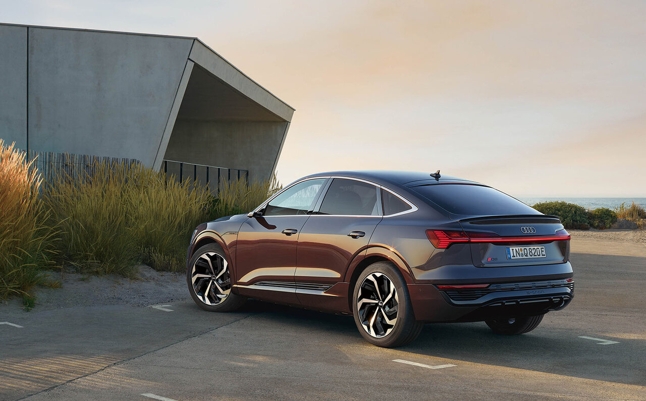 アウディ、電動SUVのトップモデルとしてQ8 e-tron / Q8スポーツバックe-tronを発表｜Audi