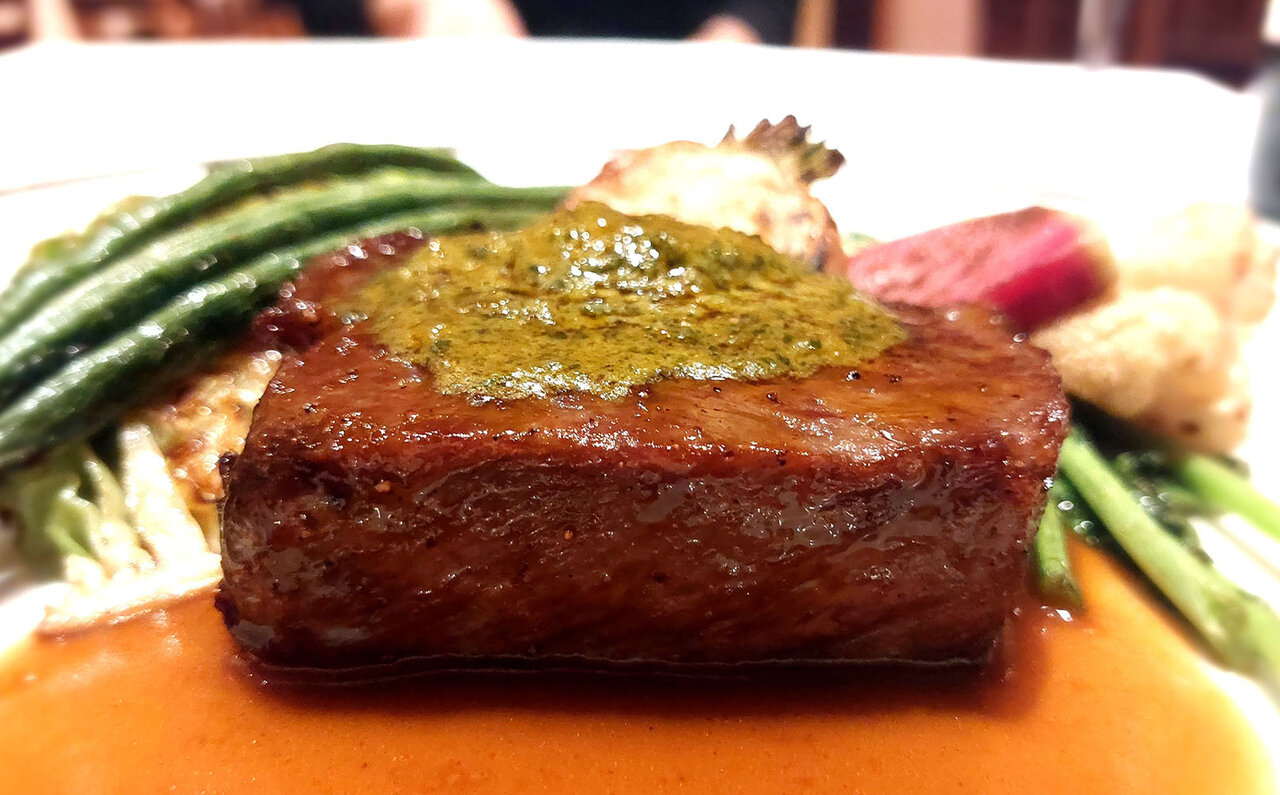 金曜の夜をいつもより少しだけ贅沢に ブラッスリー ポール・ボキューズ 銀座が極限までこだわったパリスタイルのステーキの神髄｜EAT