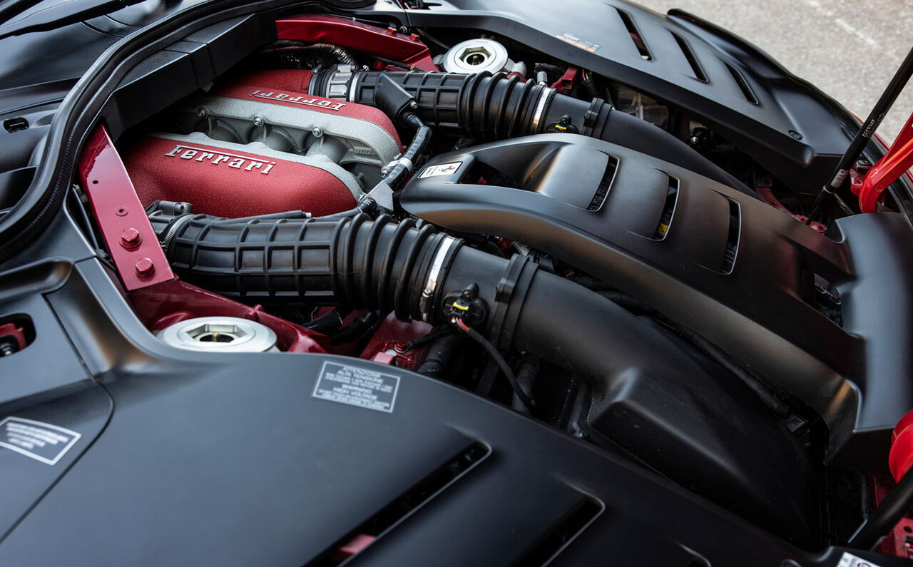 フェラーリプロサングエに北イタリアで試乗──快適性と多用途性を兼ね備えたオールラウンドスーパーカー|Ferrari