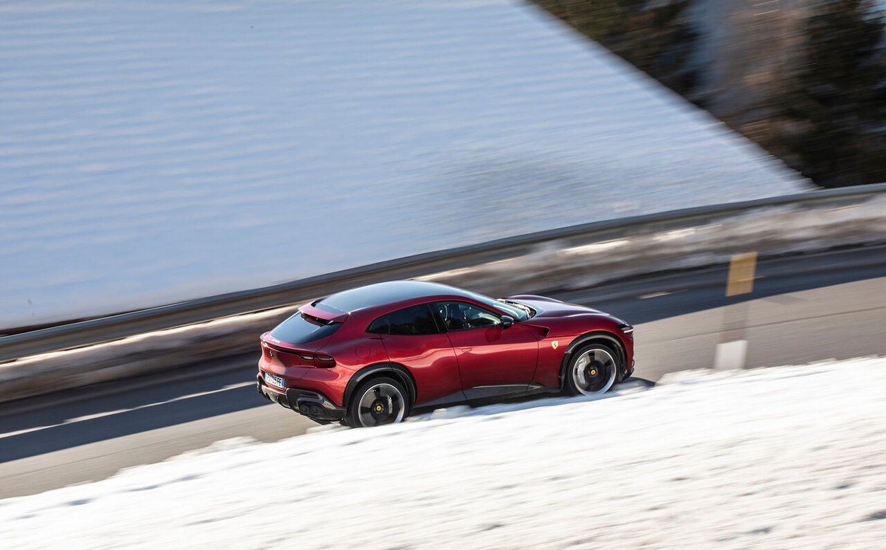 フェラーリプロサングエに北イタリアで試乗──快適性と多用途性を兼ね備えたオールラウンドスーパーカー｜Ferrari