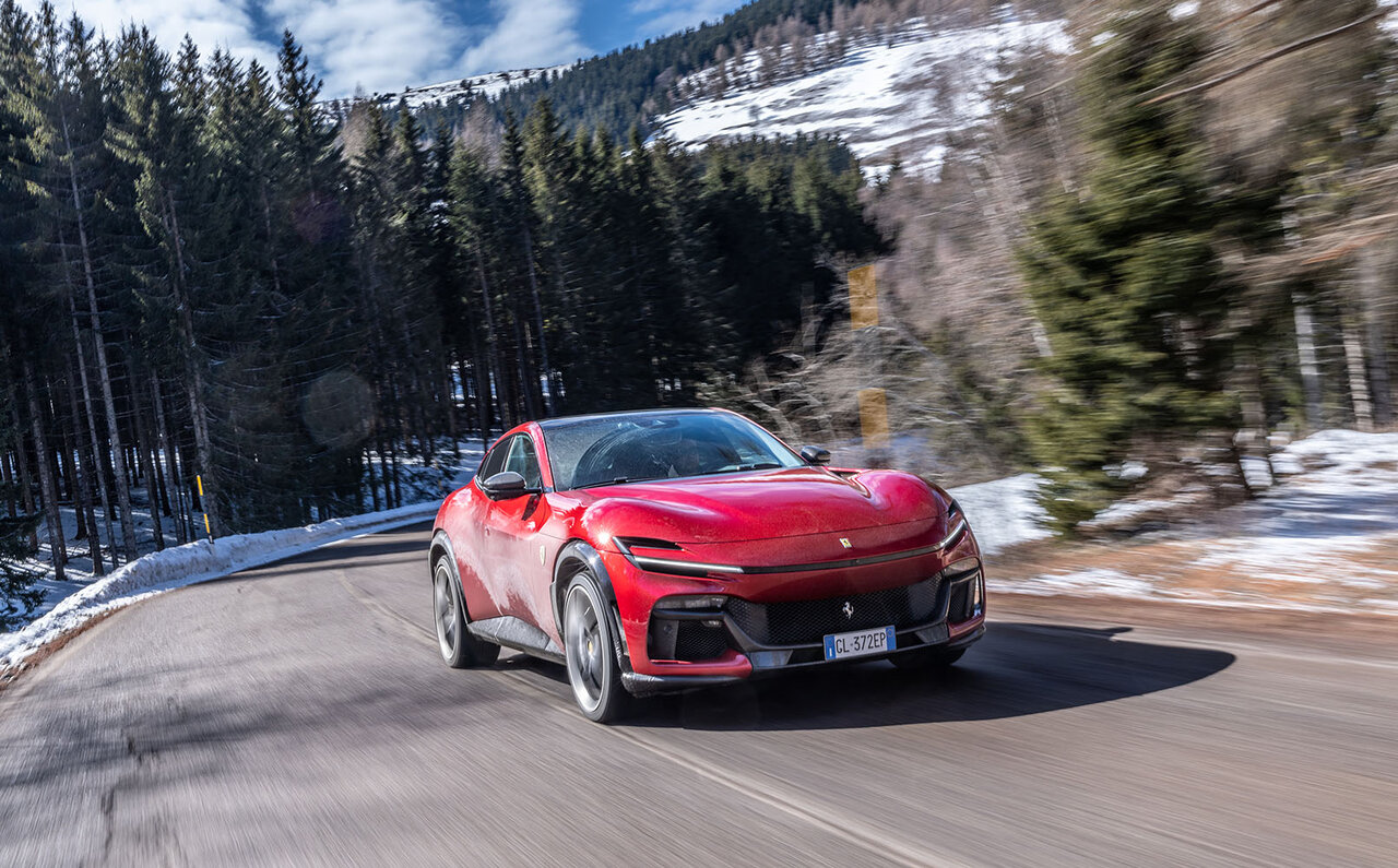 フェラーリプロサングエに北イタリアで試乗──快適性と多用途性を兼ね備えたオールラウンドスーパーカー｜Ferrari