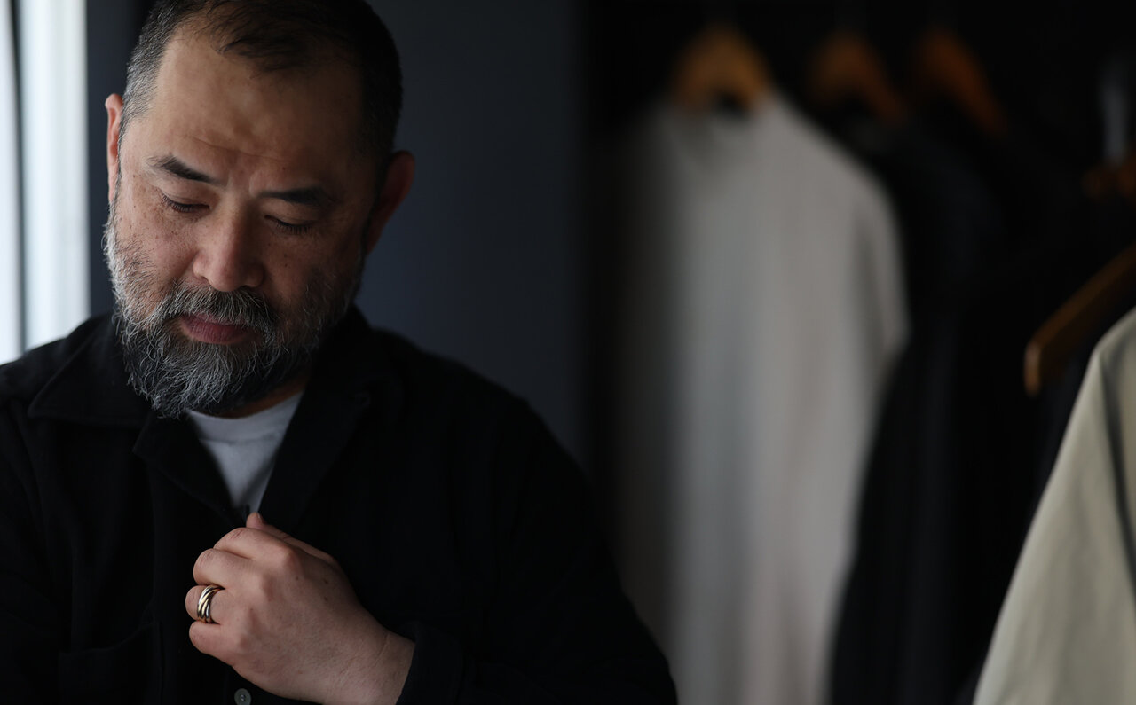 価値ある８連リングを発見する。知性と色気が絡み合う、プラチナとYGのオニオンリング®｜MOJITO