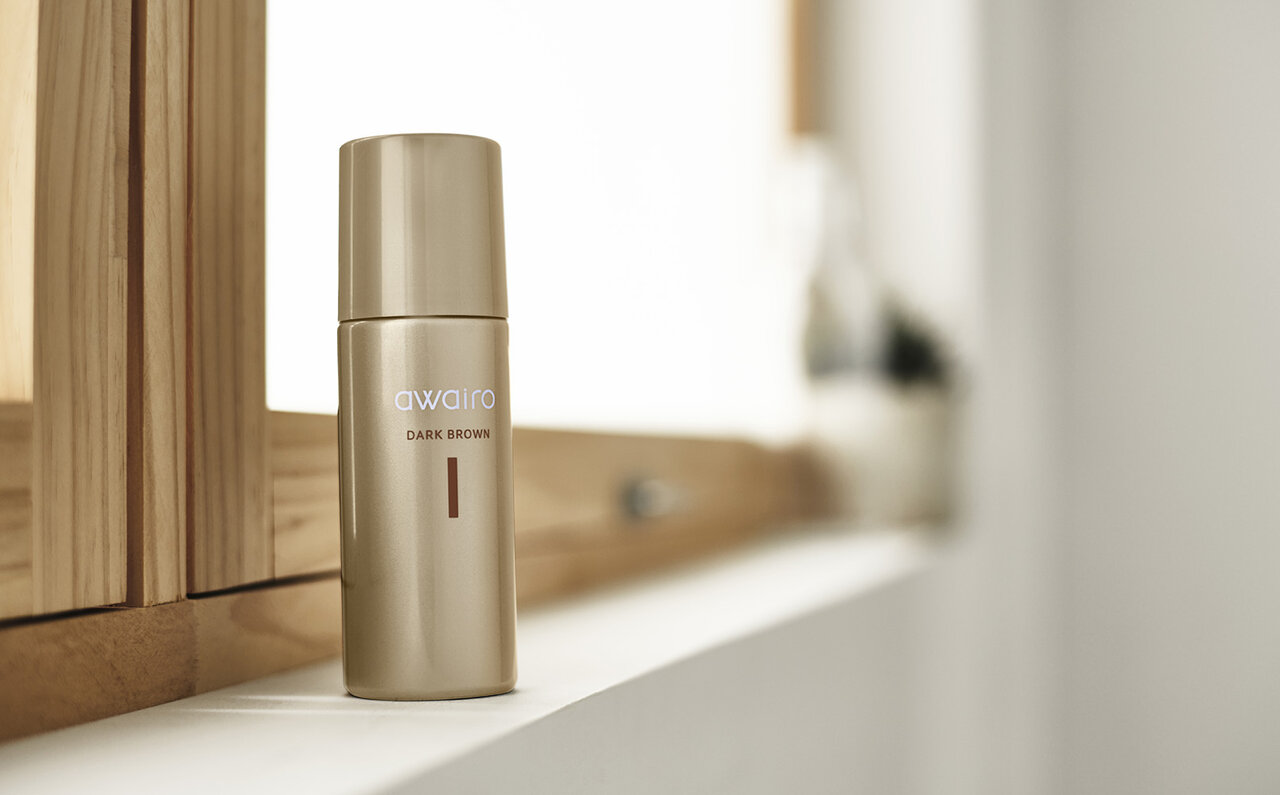 I-neは、新ブランドのプレミアムエイジングケアブランド【awairo(アワイロ) 】から泡タイプの白髪染め「アワイロ ムースヘアカラー」をリリースした。