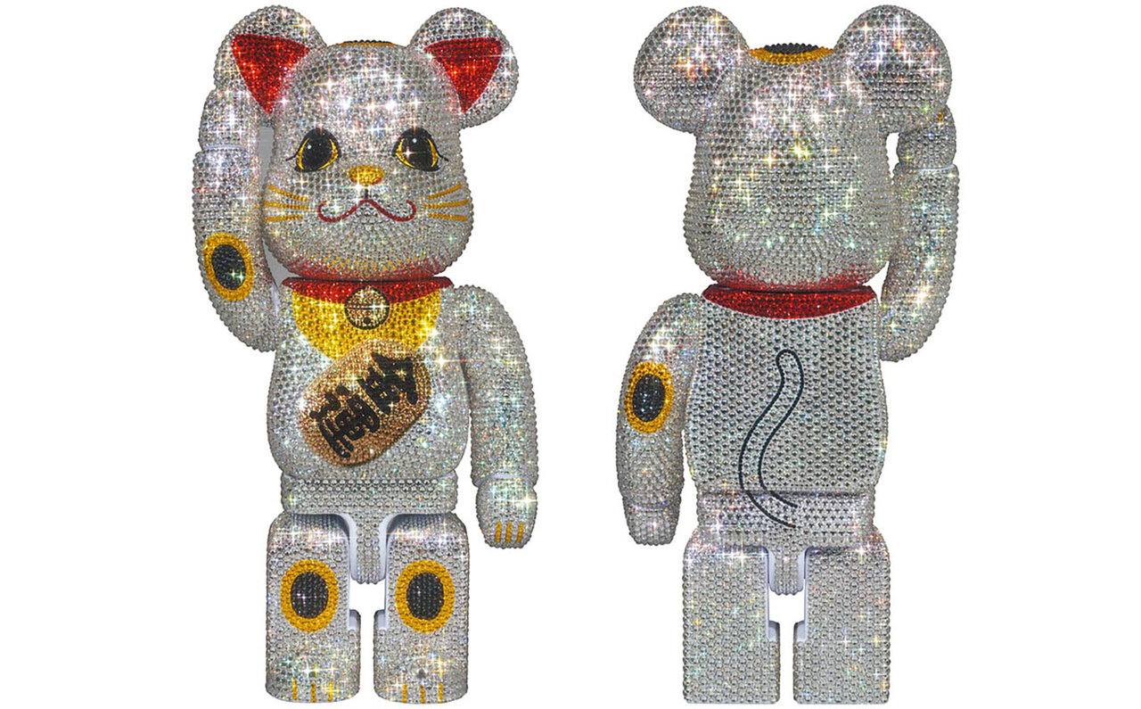 クリスタルを使用し、LIGHTS STYLEがデコレーションした究極の「招き猫」BE@RBRICK | MEDICOM TOY