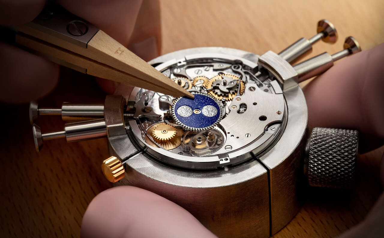 パーペチュアルカレンダーに新たなアレンジを加えた「クラシック パーペチュアルカレンダー 7327」｜BREGUET