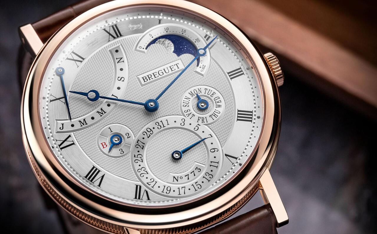 パーペチュアルカレンダーに新たなアレンジを加えた「クラシック パーペチュアルカレンダー 7327」｜BREGUET