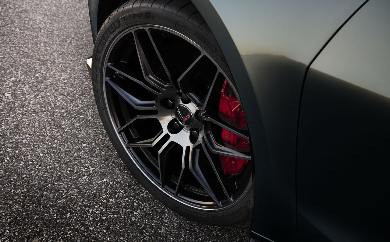 公道を走るレーシングマシン──コルベットの高性能スペシャルマシン「Z06」を日本初披露｜Chevrolet