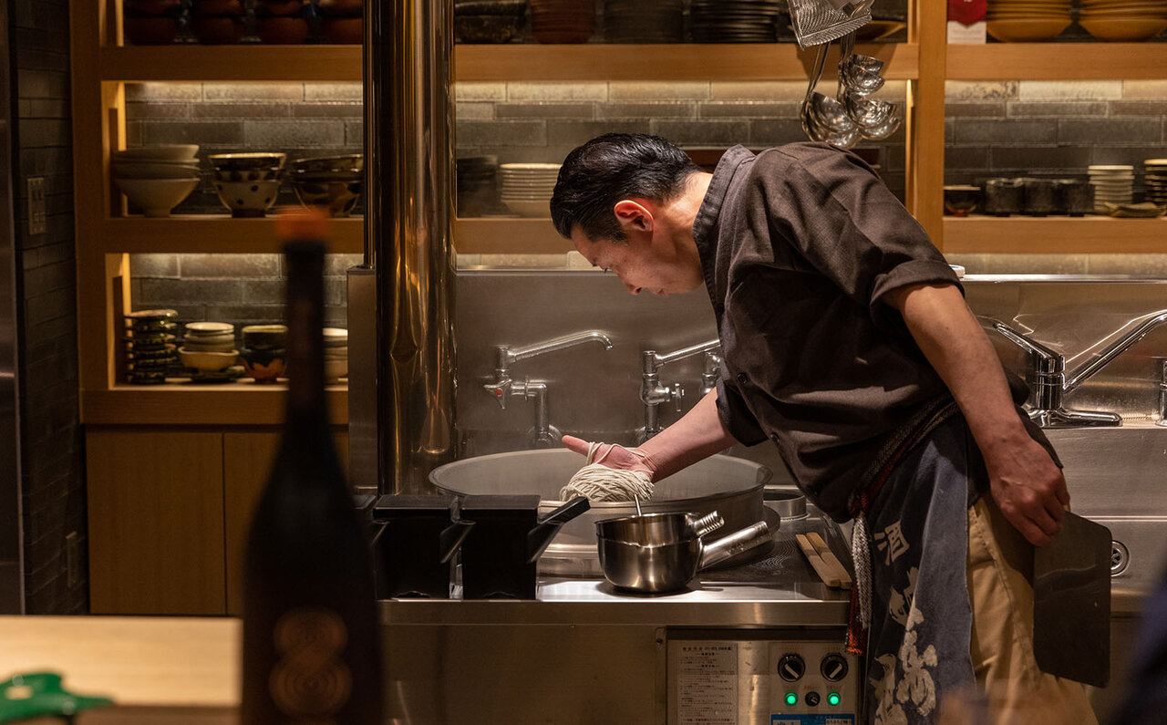 銘酒・満寿泉が手掛ける「リンク８」の食中酒としての魅力を、地元富山の美食巡りのなかで堪能｜FEATURE
