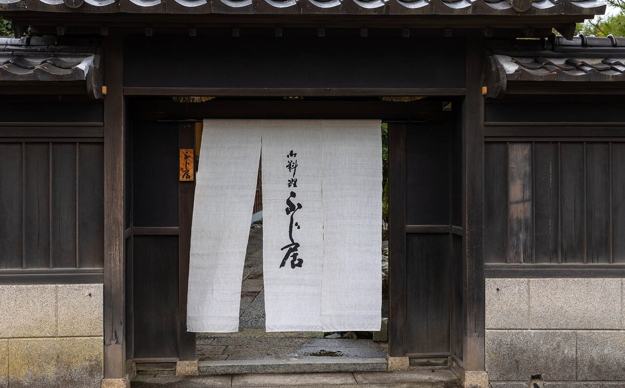 銘酒・満寿泉が手掛ける「リンク８」の食中酒としての魅力を、地元富山の美食巡りのなかで堪能｜FEATURE