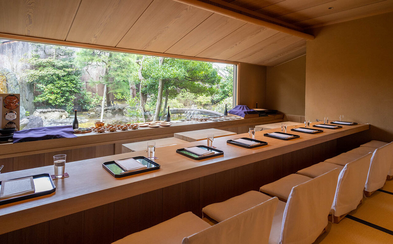 銘酒・満寿泉が手掛ける「リンク８」の食中酒としての魅力を、地元富山の美食巡りのなかで堪能｜FEATURE