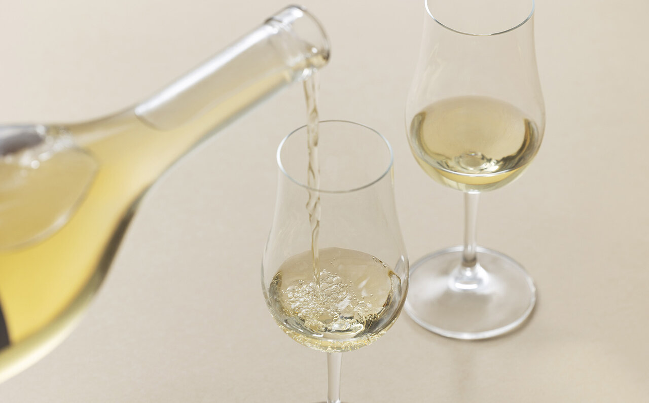 手間と時間を惜しまず仕込んだ、焼酎の新たなスタイル。ラグジュアリー蒸留酒「HITOYO」誕生｜FEATURE