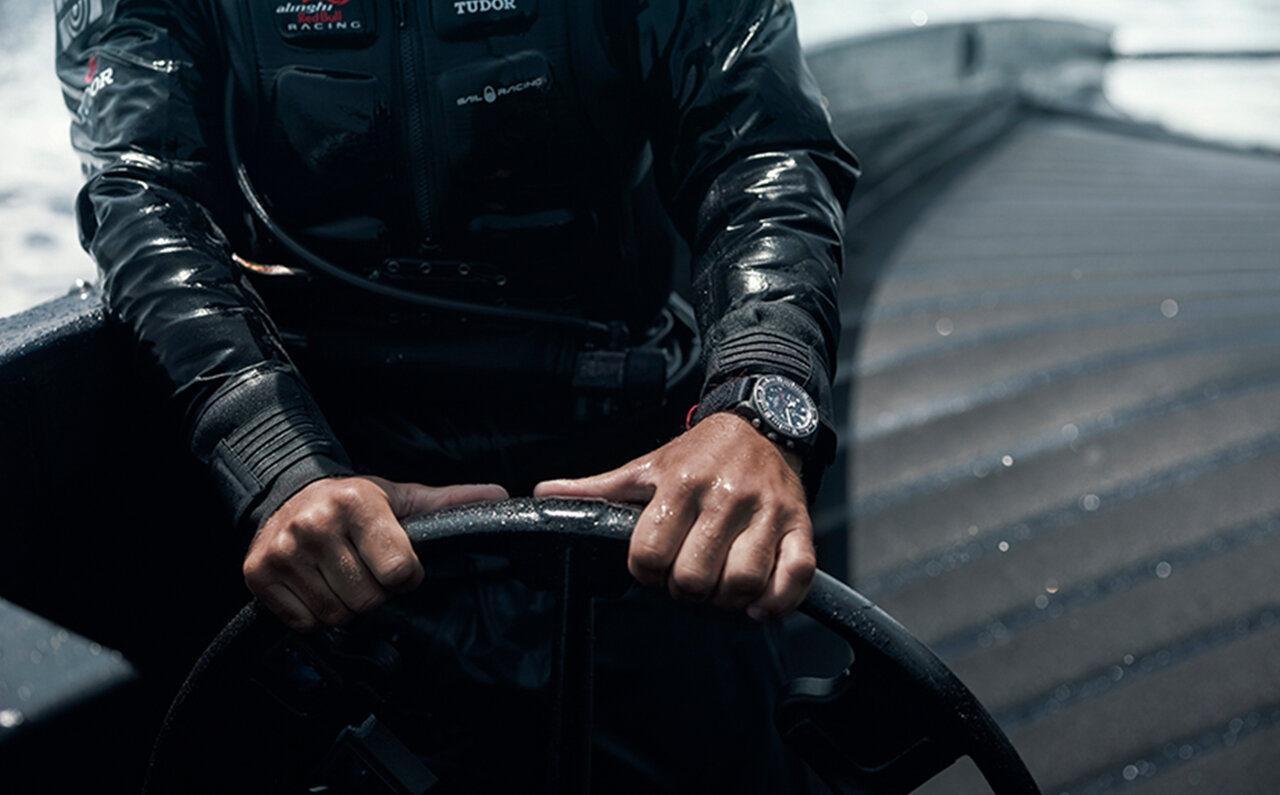 「ペラゴス FXD」とアリンギ・レッドブル・レーシングがコラボした3針モデルとクロノグラフモデル｜TUDOR