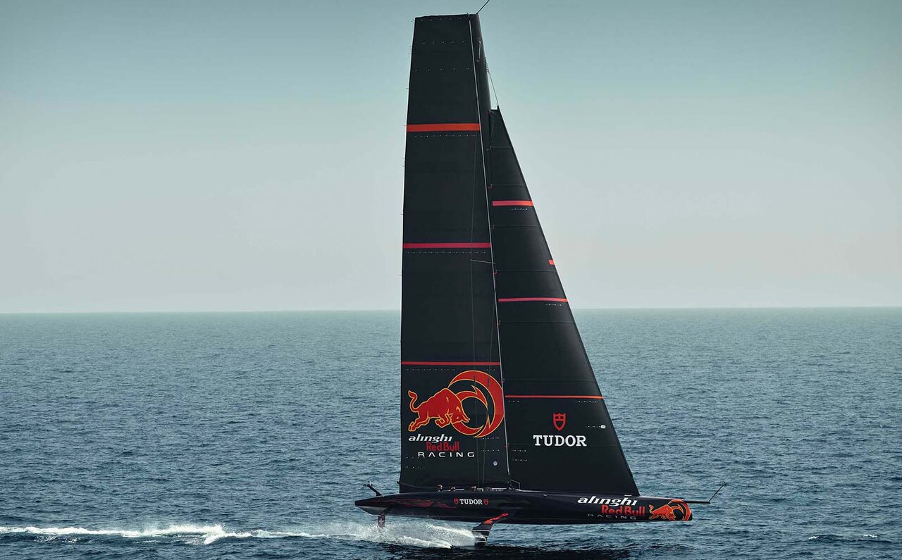 「ペラゴス FXD」とアリンギ・レッドブル・レーシングがコラボした3針モデルとクロノグラフモデル｜TUDOR