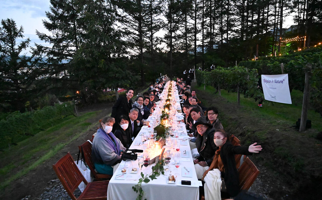 「THE OUTDOOR LIVING IN FURANO」  富良野の山頂の絶景で、セララバアド橋本宏一シェフが織りなすフルコースを食すスペシャルダイニングがこの秋開催