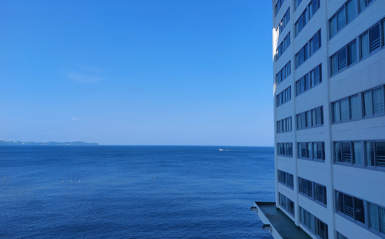 歴史深い温泉・昭和文化・大海原のアクティビティ 1泊で3日分を楽しめる 「ホテルニューアカオ」が昭和98年のいま復活|TRAVEL