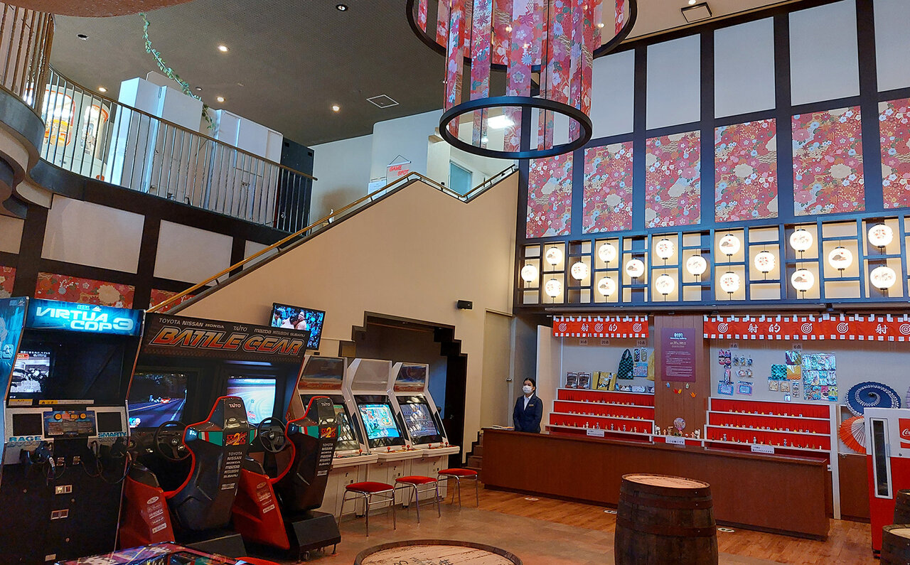 歴史深い温泉・昭和文化・大海原のアクティビティ 1泊で3日分を楽しめる 「ホテルニューアカオ」が昭和98年のいま復活|TRAVEL