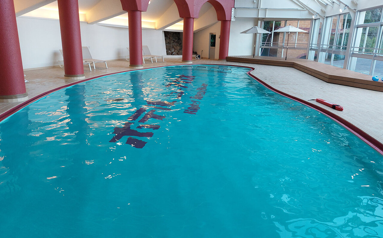 歴史深い温泉・昭和文化・大海原のアクティビティ 1泊で3日分を楽しめる 「ホテルニューアカオ」が昭和98年のいま復活|TRAVEL