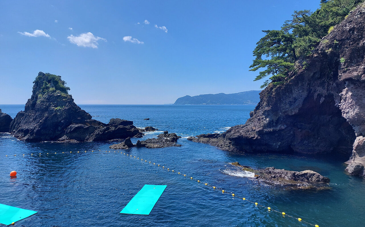 歴史深い温泉・昭和文化・大海原のアクティビティ 1泊で3日分を楽しめる 「ホテルニューアカオ」が昭和98年のいま復活|TRAVEL