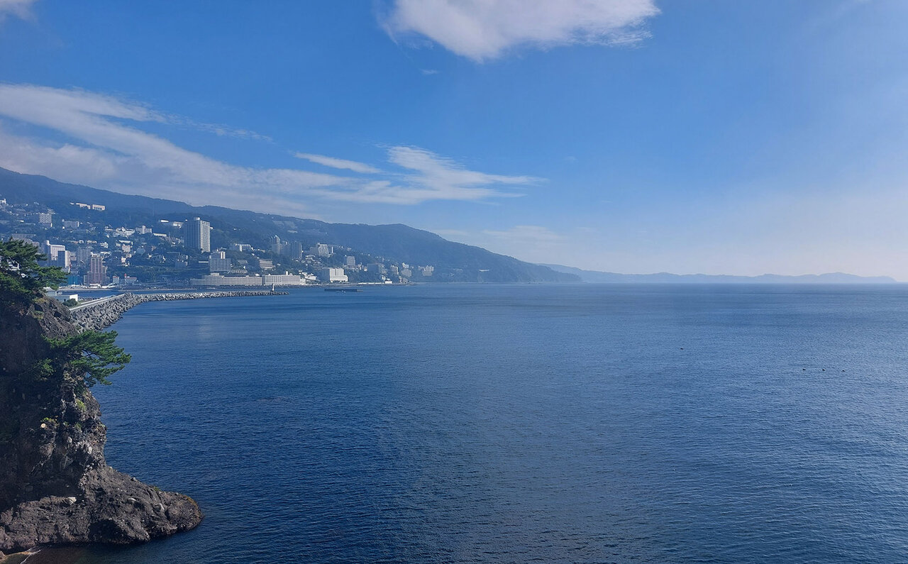 歴史深い温泉・昭和文化・大海原のアクティビティ 1泊で3日分を楽しめる 「ホテルニューアカオ」が昭和98年のいま復活|TRAVEL