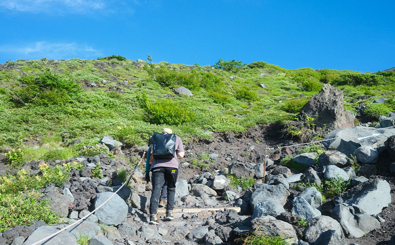 吉田ルートで登る日本の象徴。肌で体感する歴史。｜TRAVEL