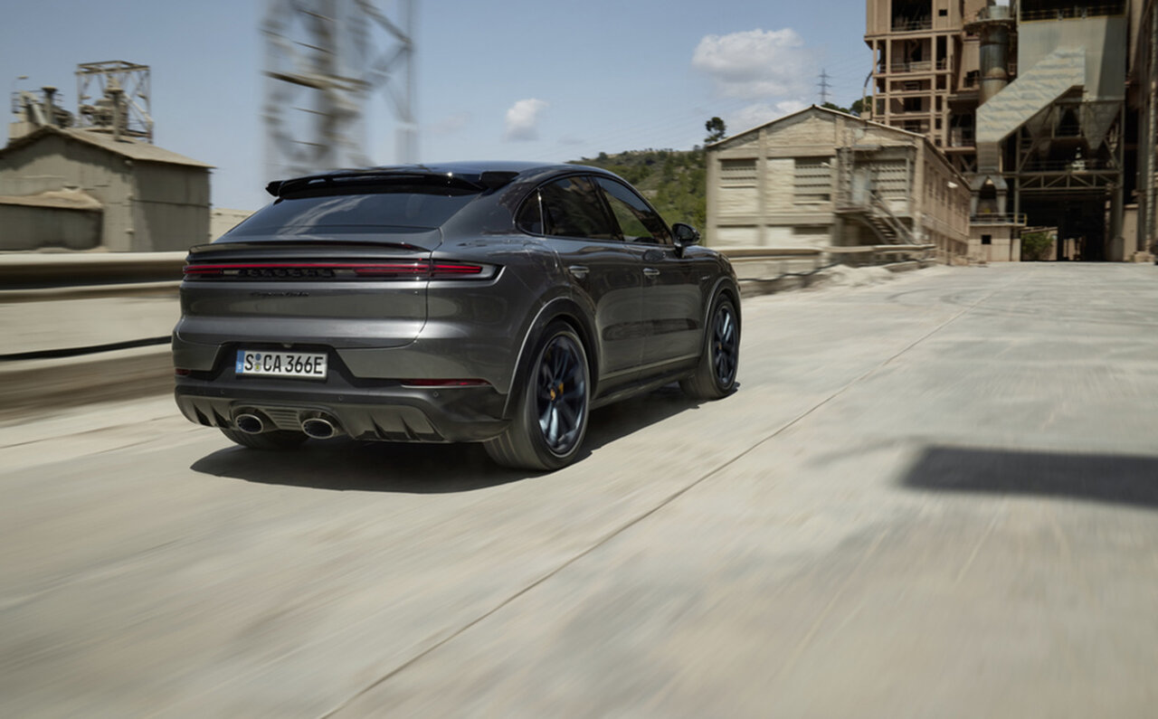 新型ポルシェ カイエンに史上もっともパワフルなモデルが登場｜Porsche