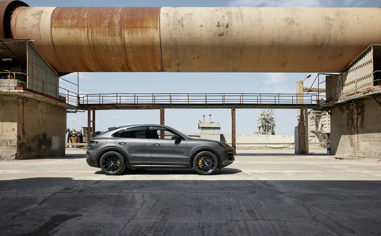 新型ポルシェ カイエンに史上もっともパワフルなモデルが登場｜Porsche