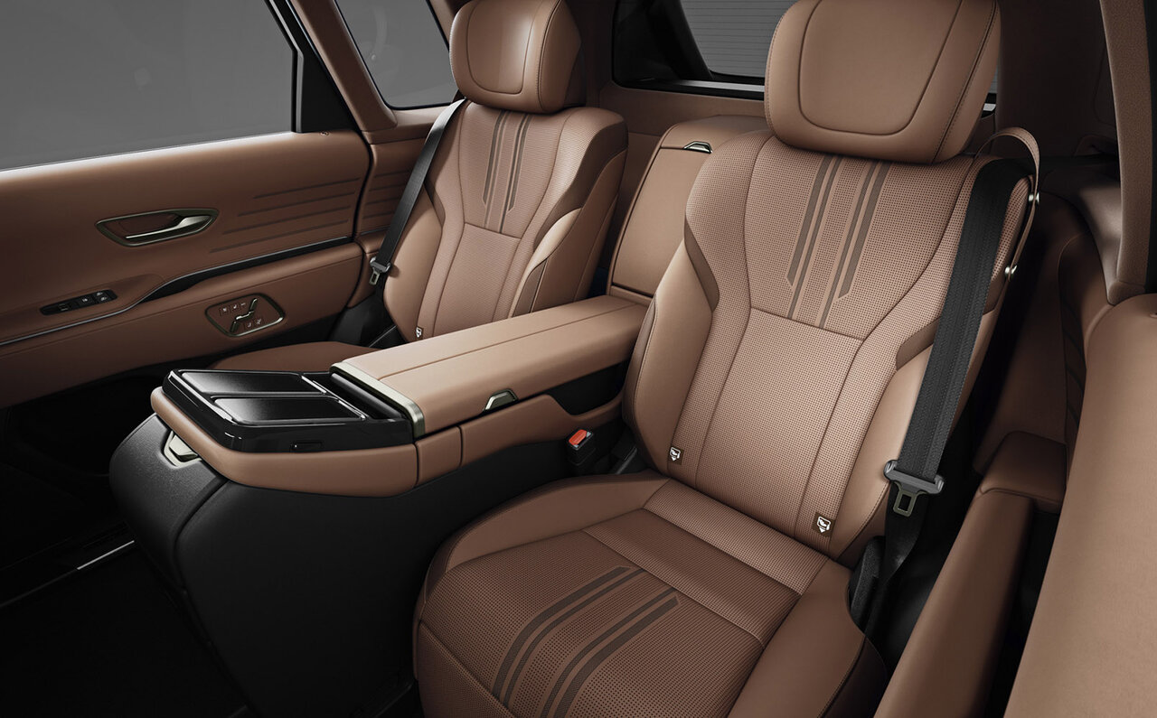 SUVではなかった──まったく新しいスタイルのセンチュリーがついにデビュー｜TOYOTA