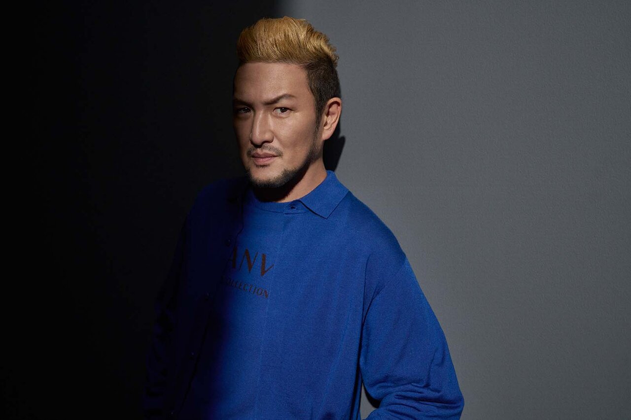 「ランバン コレクション メンズ」中村獅童が知的に着こなすブルーの世界｜LANVIN COLLECTION