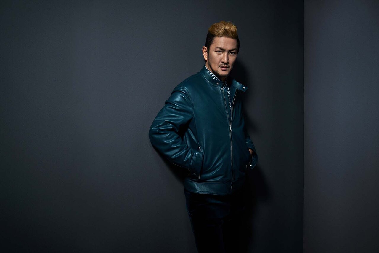 「ランバン コレクション メンズ」中村獅童が知的に着こなすブルーの世界｜LANVIN COLLECTION