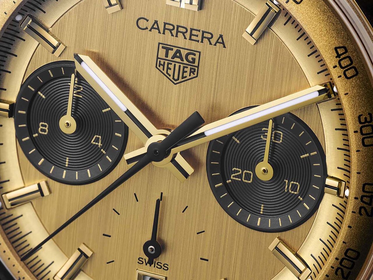 カレラ60周年の集大成を飾る、渾身のゴールドカラーモデルが登場|TAG HEUER
