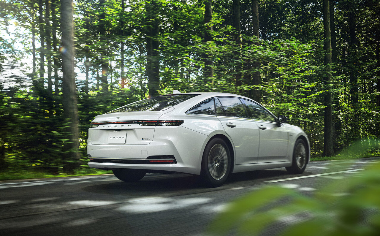 コンセプトは「ニューフォーマルセダン」──クラウン セダンがデビュー｜TOYOTA