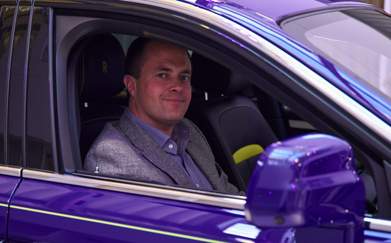 大胆なカラーを纏うロールス・ロイスのビスポークモデルを東京で披露|ROLLS-ROYCE