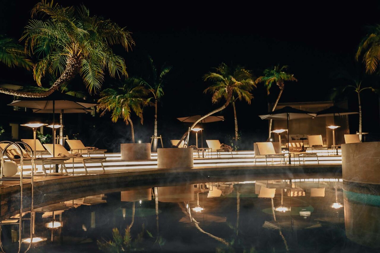 冬ならではの贅沢。屋外温水プールとセルフロウリュ付きサウナが楽しめるホテル|BOTANICAL POOL CLUB