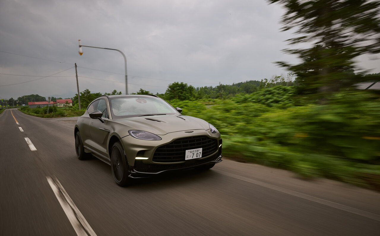 世界で最もパワフルなSUV「アストンマーティンDBX 707」に北海道で試乗｜Aston Martin