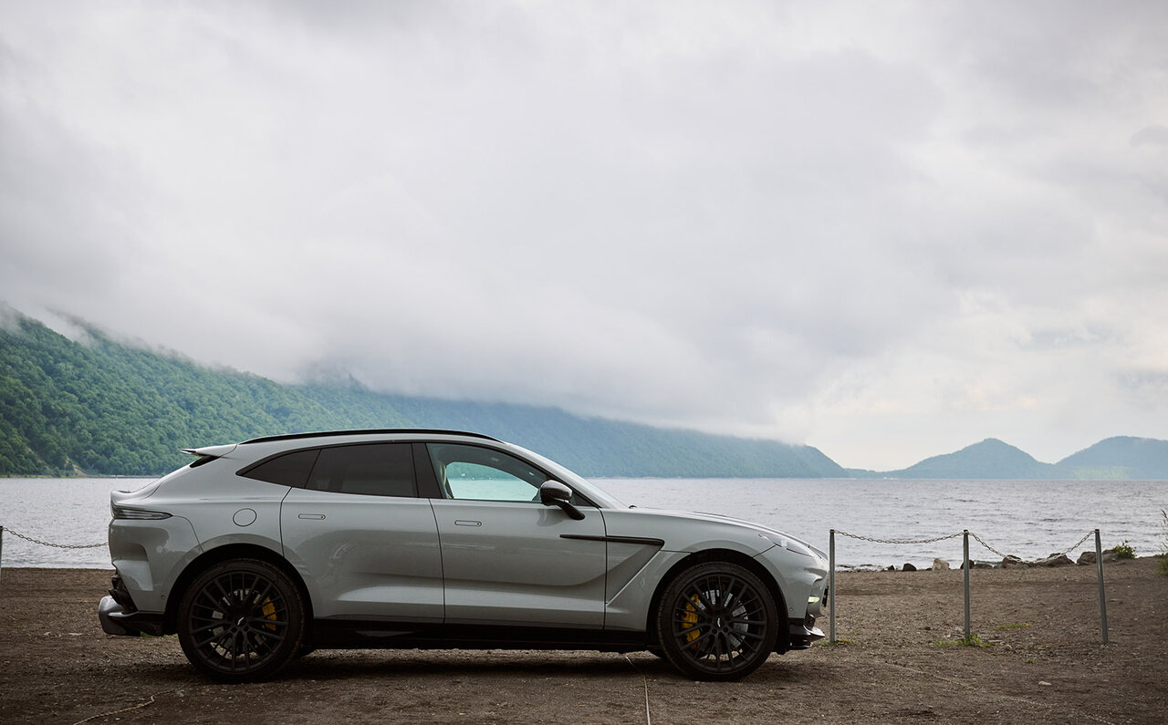 世界で最もパワフルなSUV「アストンマーティンDBX 707」に北海道で試乗｜Aston Martin