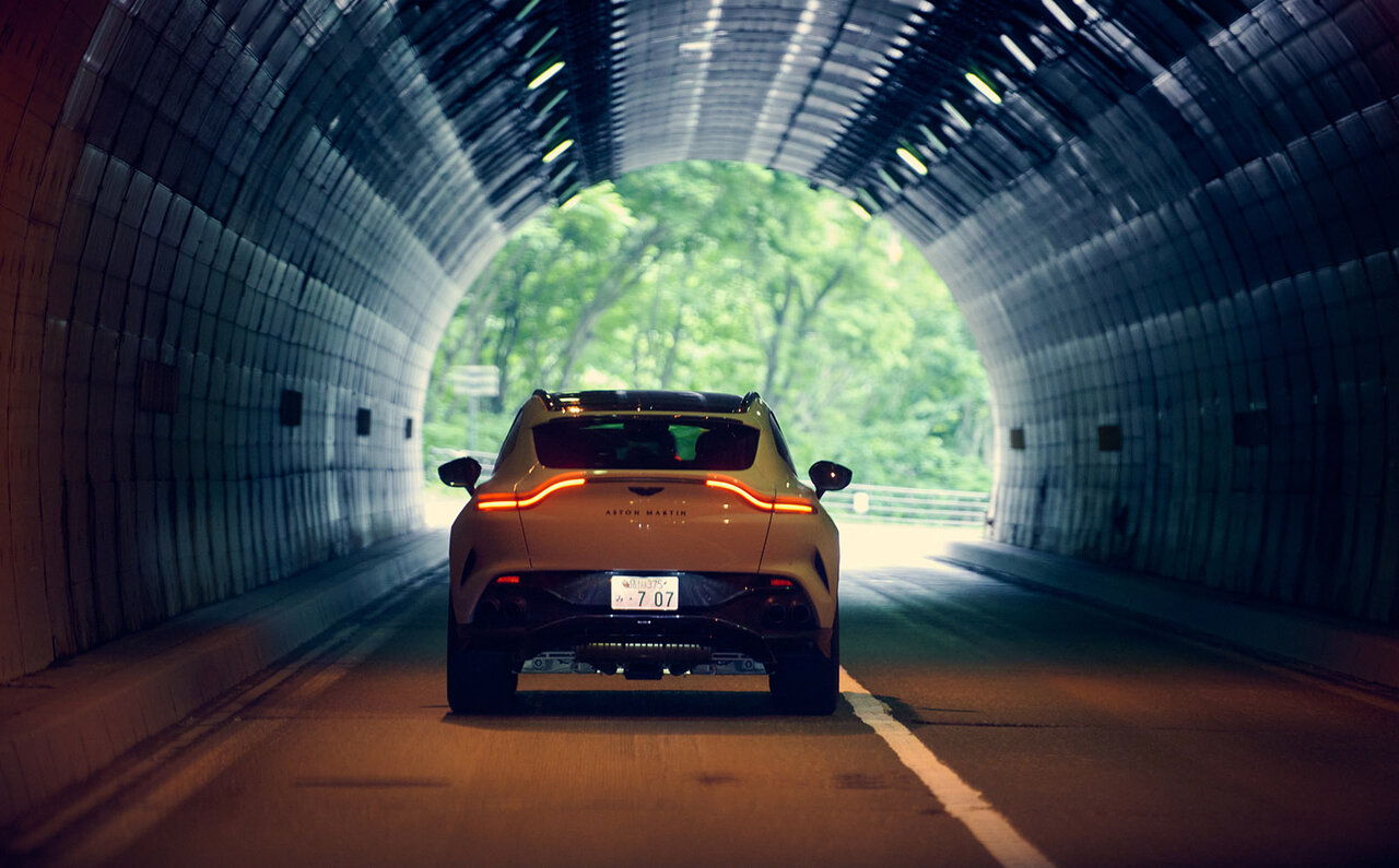 世界で最もパワフルなSUV「アストンマーティンDBX 707」に北海道で試乗｜Aston Martin