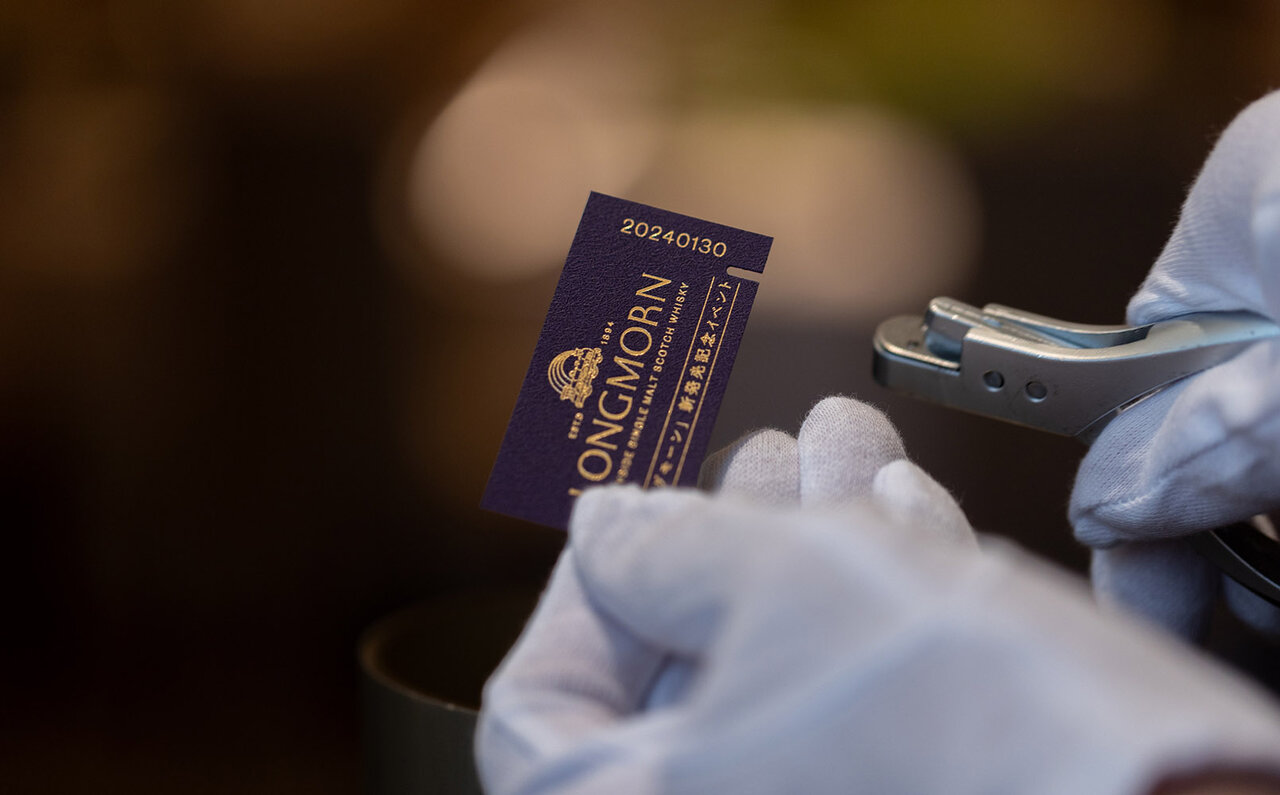 130年の歴史を持つ「ロングモーン」が、味とボトルデザインを一新！｜LONGMORN