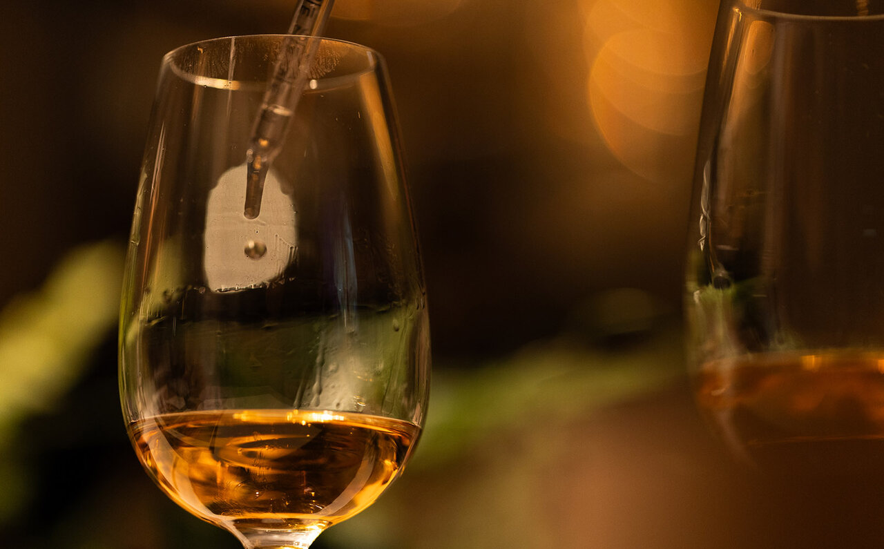 130年の歴史を持つ「ロングモーン」が、味とボトルデザインを一新！｜LONGMORN