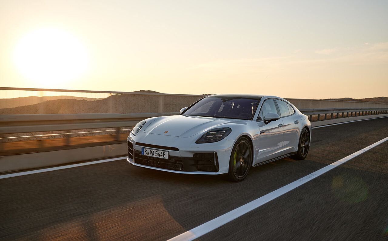 新ハイブリッドシステムで大幅パワーアップ──ポルシェ、新型パナメーラにPHEVモデルを導入｜Porsche