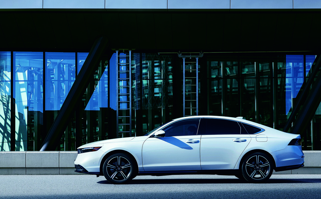 ホンダのフラッグシップセダン フルモデルチェンジした11代目アコードが発売|HONDA