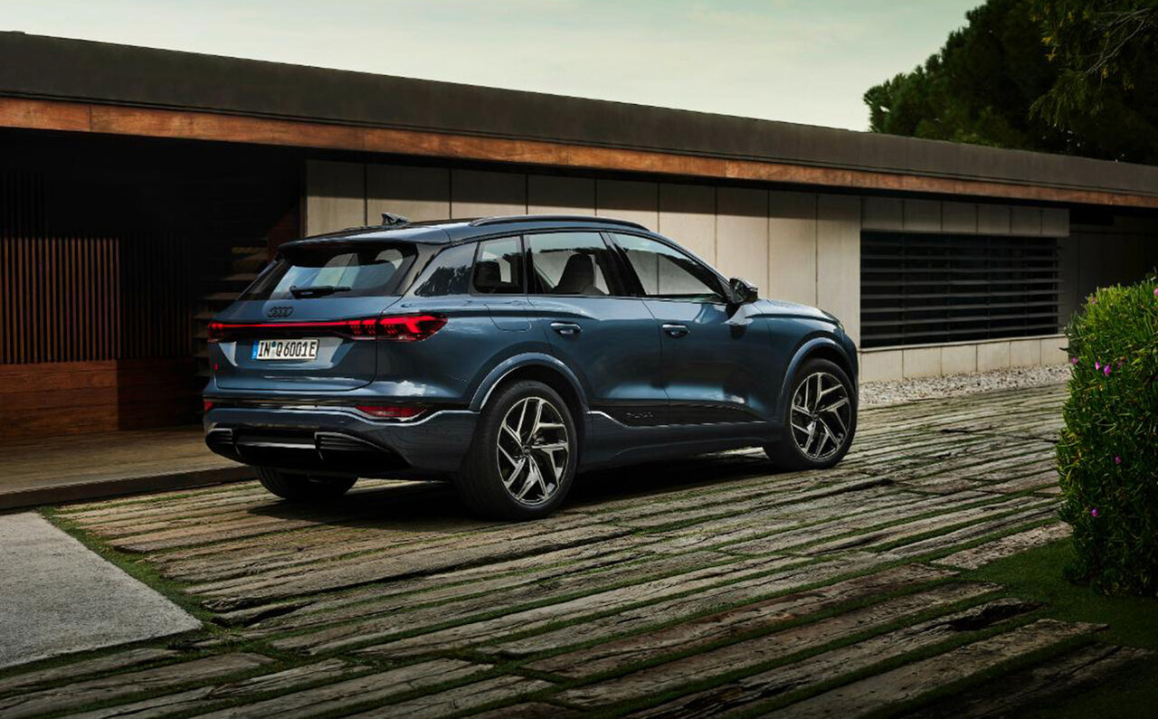 ポルシェとの共同開発によるBEV向け新世代プラットフォームを採用した「Q6 e-tron」|Audi