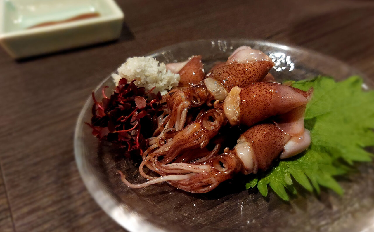 連載エッセイ|#ijichimanのぼやき「-美味しいのは大前提、大事なのは“間”と“距離感”- ひとりで行きたくなるお店」