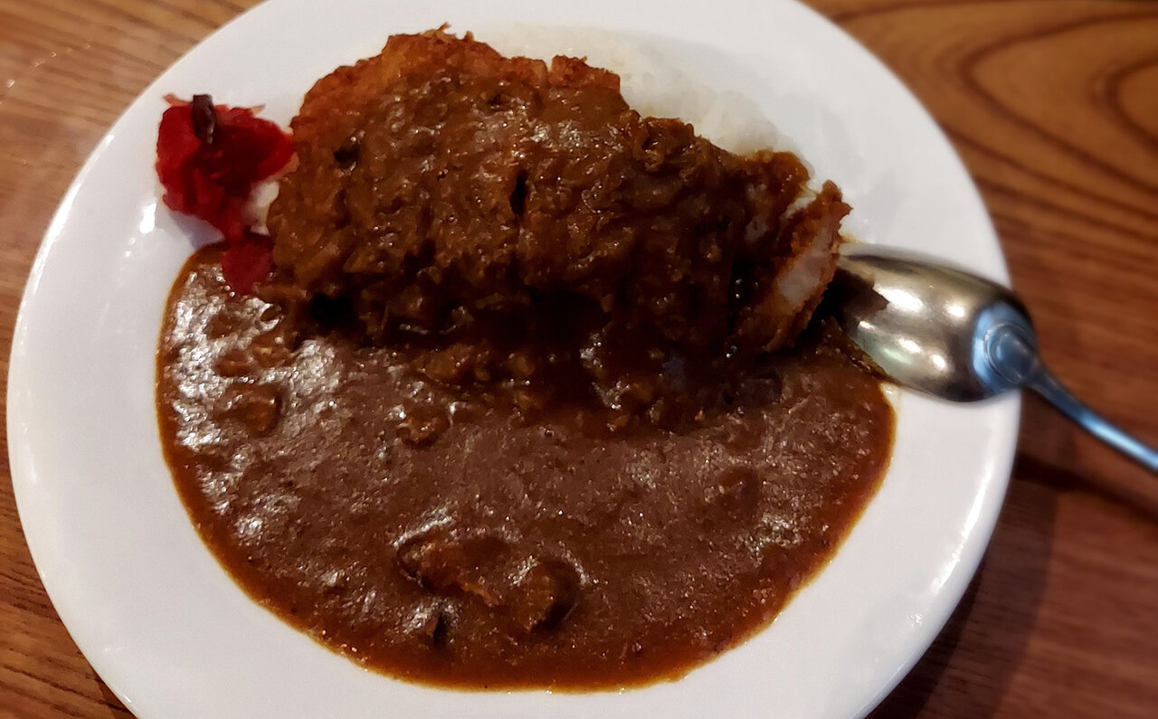 連載エッセイ|#ijichimanのぼやき「-美味しいのは大前提、大事なのは“間”と“距離感”- ひとりで行きたくなるお店」